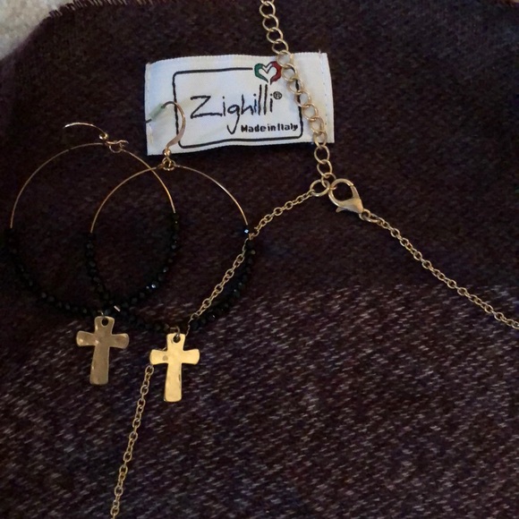 Winter outfit including jeans and fringe shawl - Picture 4 of 4